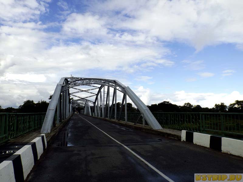 Столетний автомобильный мост в Дисне