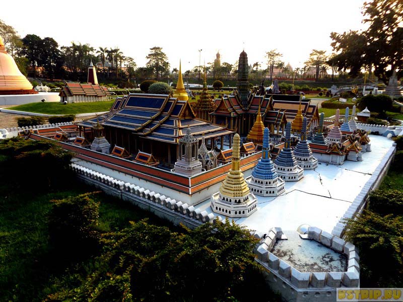 Храм Изумрудного Будды в Бангкоке (The Royal Temple of The Emerald Buddha, Bangkok), Мини Сиам в Паттайе, Таиланд