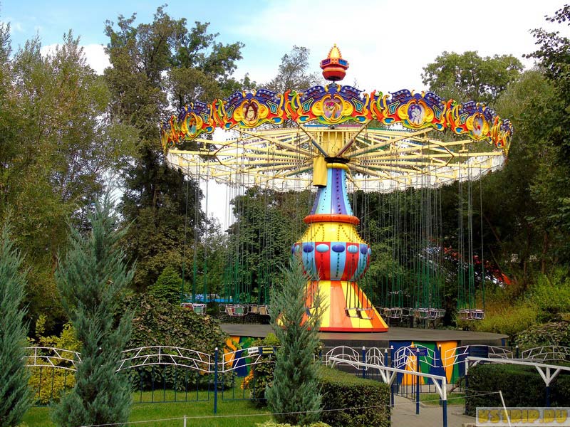 Центральный парк отдыха имени Горького в Алмате, Казахстан