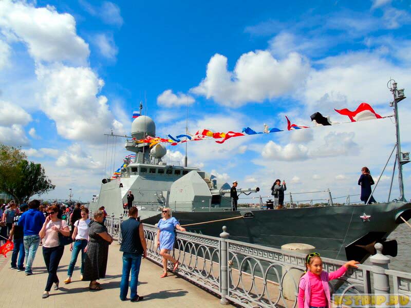9 мая в Астрахани: парад техники, бессмертный полк, военные корабли