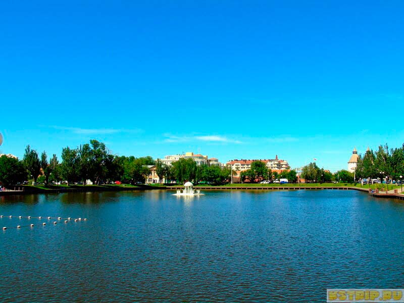 Лебединое озеро в Астрахани