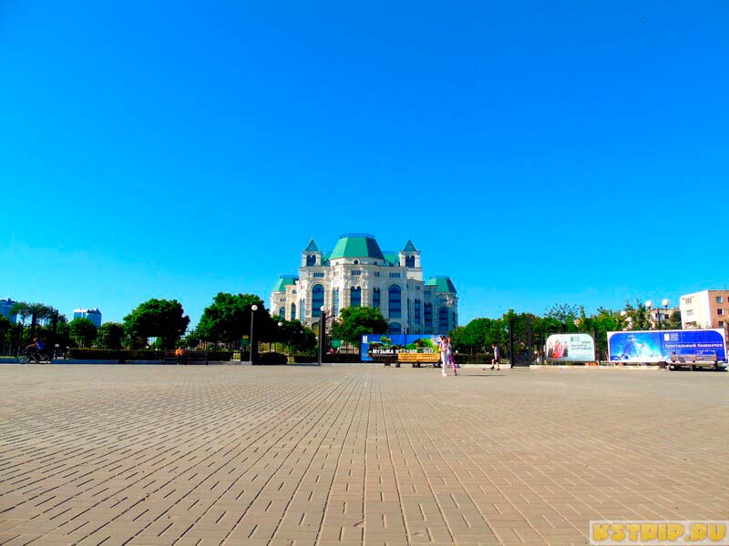 Театр оперы и балета в Астрахани, парк «Театральный» – must see для гостя города