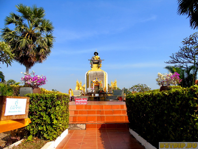 Золотая ступа (Тха Луанг) во Вьентьяне