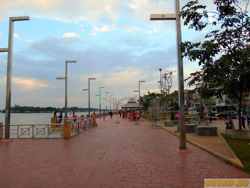 Сураттхани – небольшая прогулка по городу и наши впечатления
