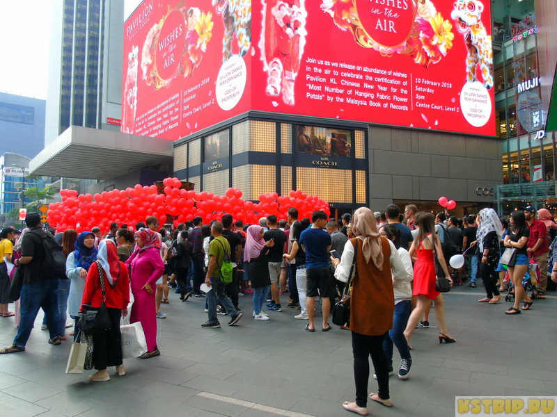 Торговый центр Pavilion в Куала-Лумпуре в Китайский новый год