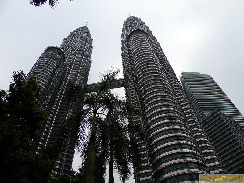 Башни Петронас в Куала-Лумпуре