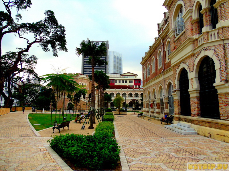 Площадь Независимости (Мердека) в Куала-Лумпуре + Мечеть Masjid Jamek