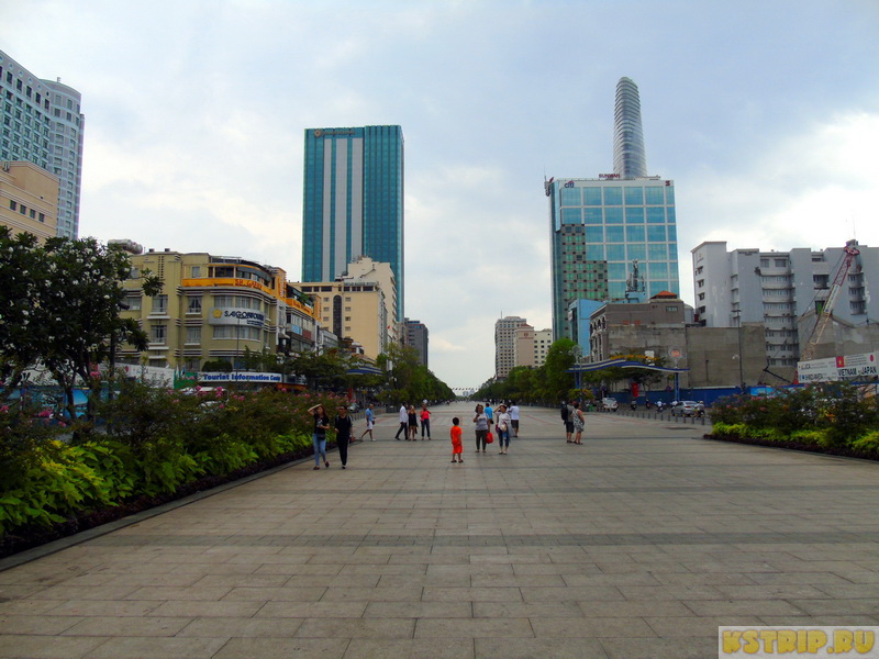 Площадь Хошимина: Городская ратуша, памятник Хо Ши Мину, Башня Bitexco