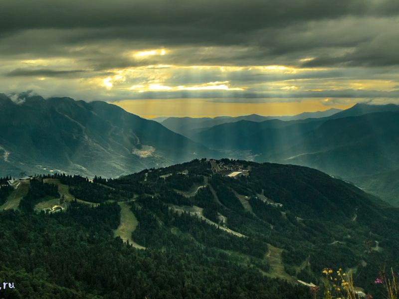 Экскурсии в Сочи: Поход на пик Бзерпи и закат в горах