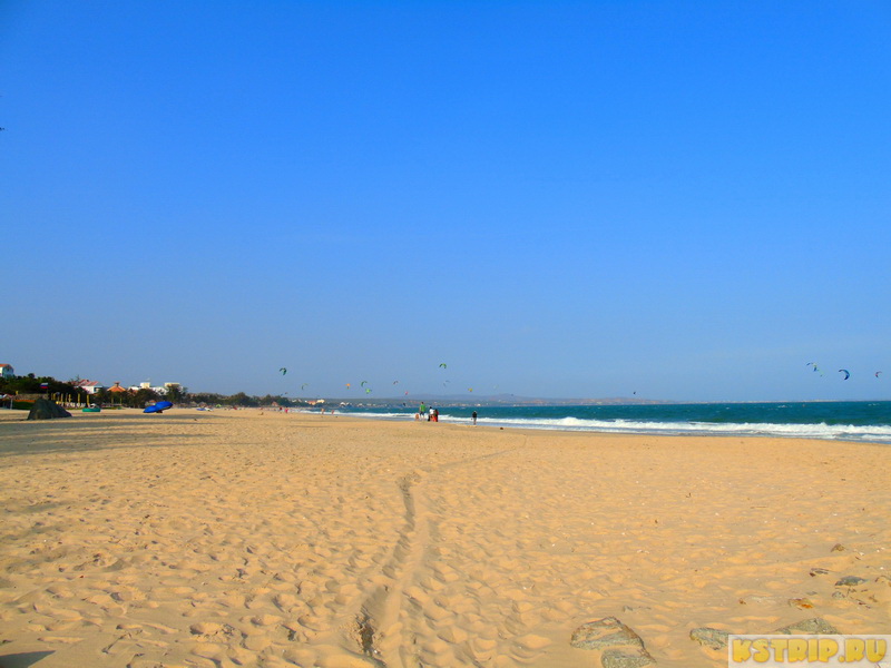 Пляж в Муйне в марте-апреле – идеальное место для кайтсёрфинга
