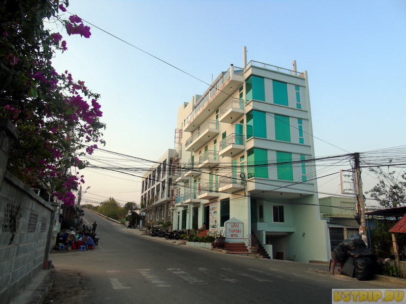 Отель Van Thanh Hotel в Муйне – есть общая кухня, но далеко от моря