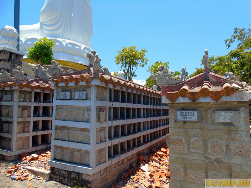 Пагода Лонг Шон в Нячанге и Большой сидящий Будда