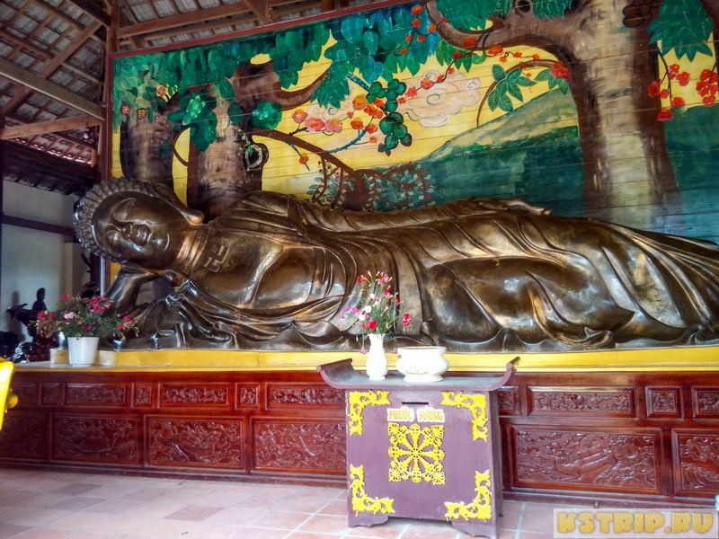 Храм Золотого Будды в Далате, или Храм Нгой