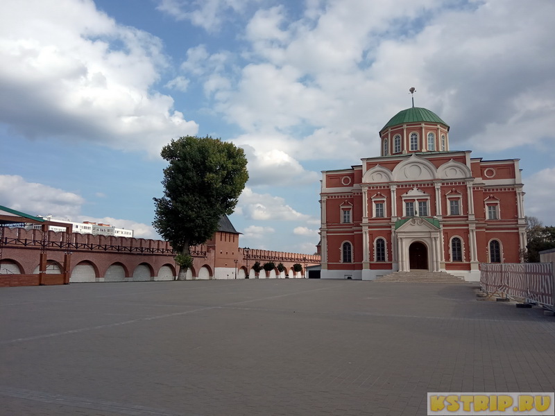 Тульский кремль: впечатляющая крепость из красного кирпича