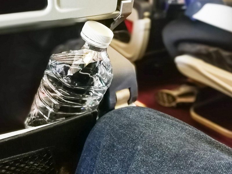 вода в самолете