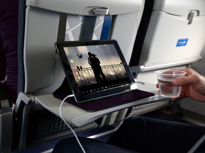 ноутбук в самолете