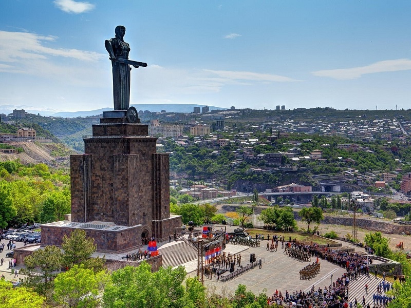 Монумент Мать – Армения в Ереване